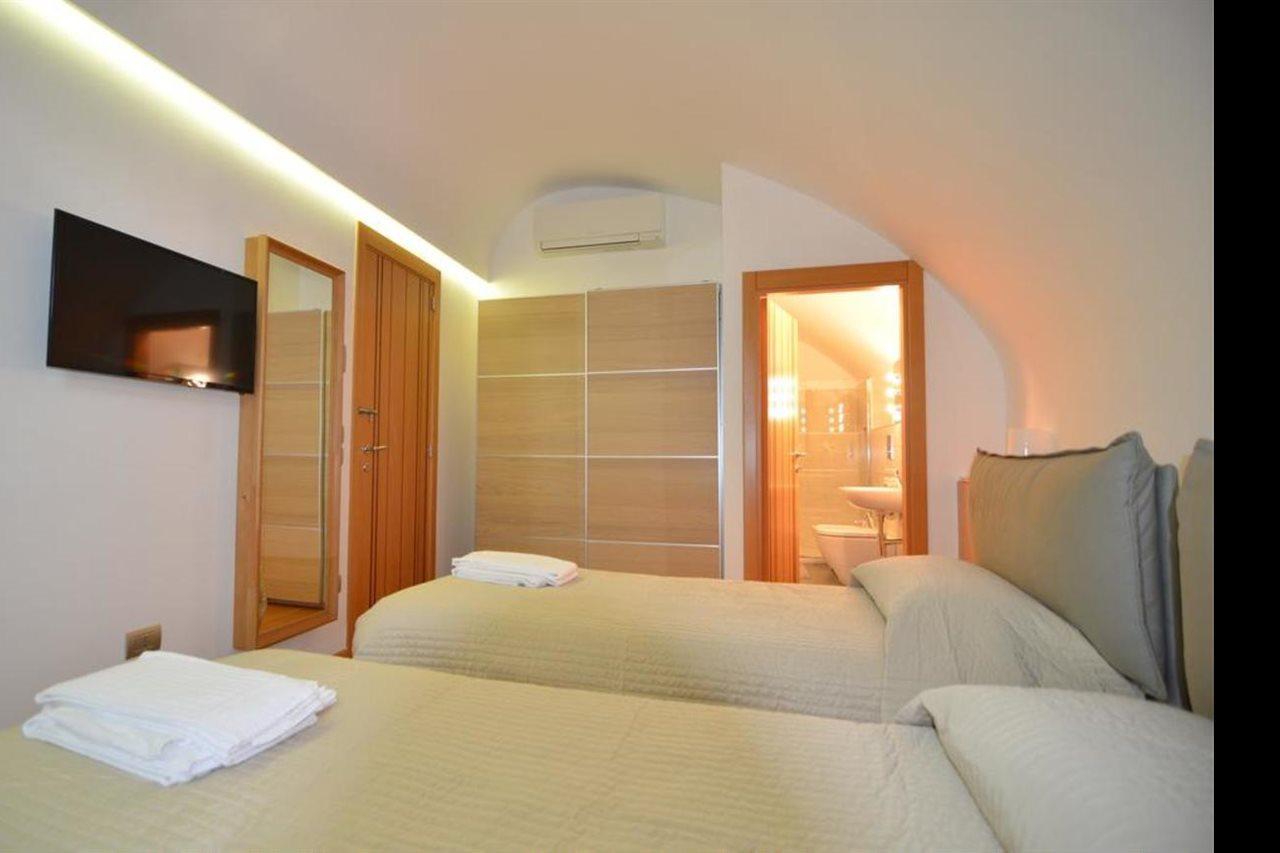 Hotel La Strada Parlata Neapol Zewnętrze zdjęcie