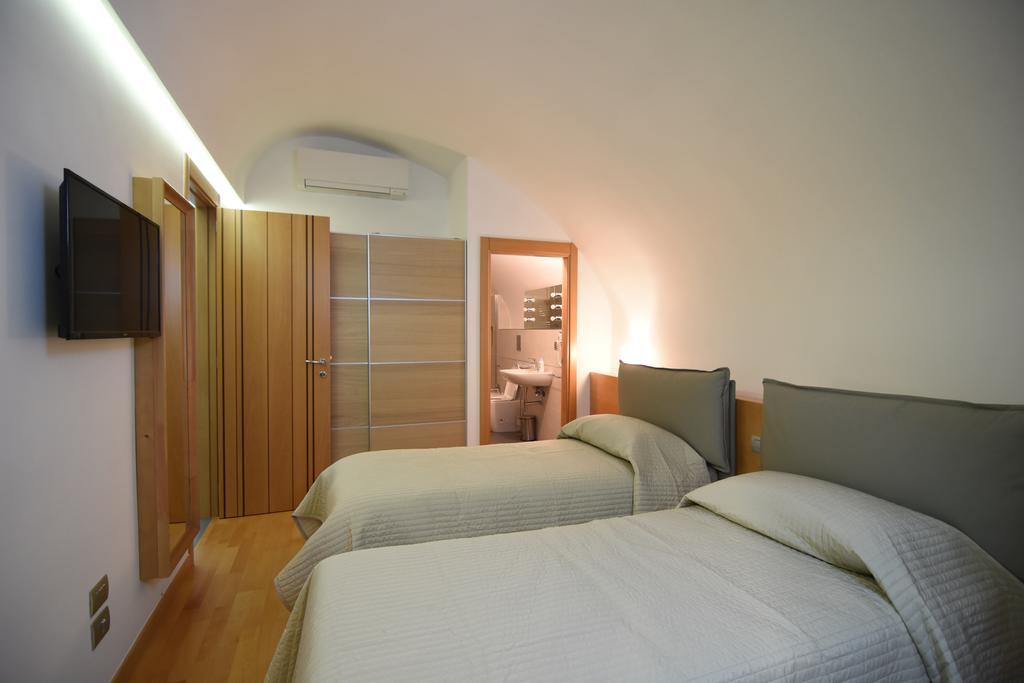 Hotel La Strada Parlata Neapol Zewnętrze zdjęcie