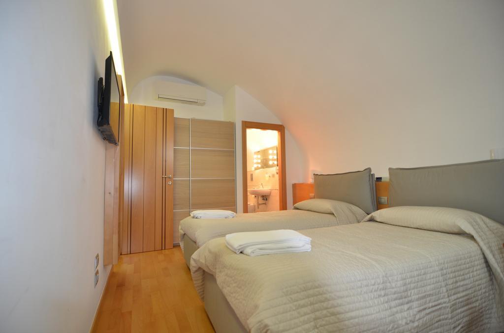 Hotel La Strada Parlata Neapol Zewnętrze zdjęcie